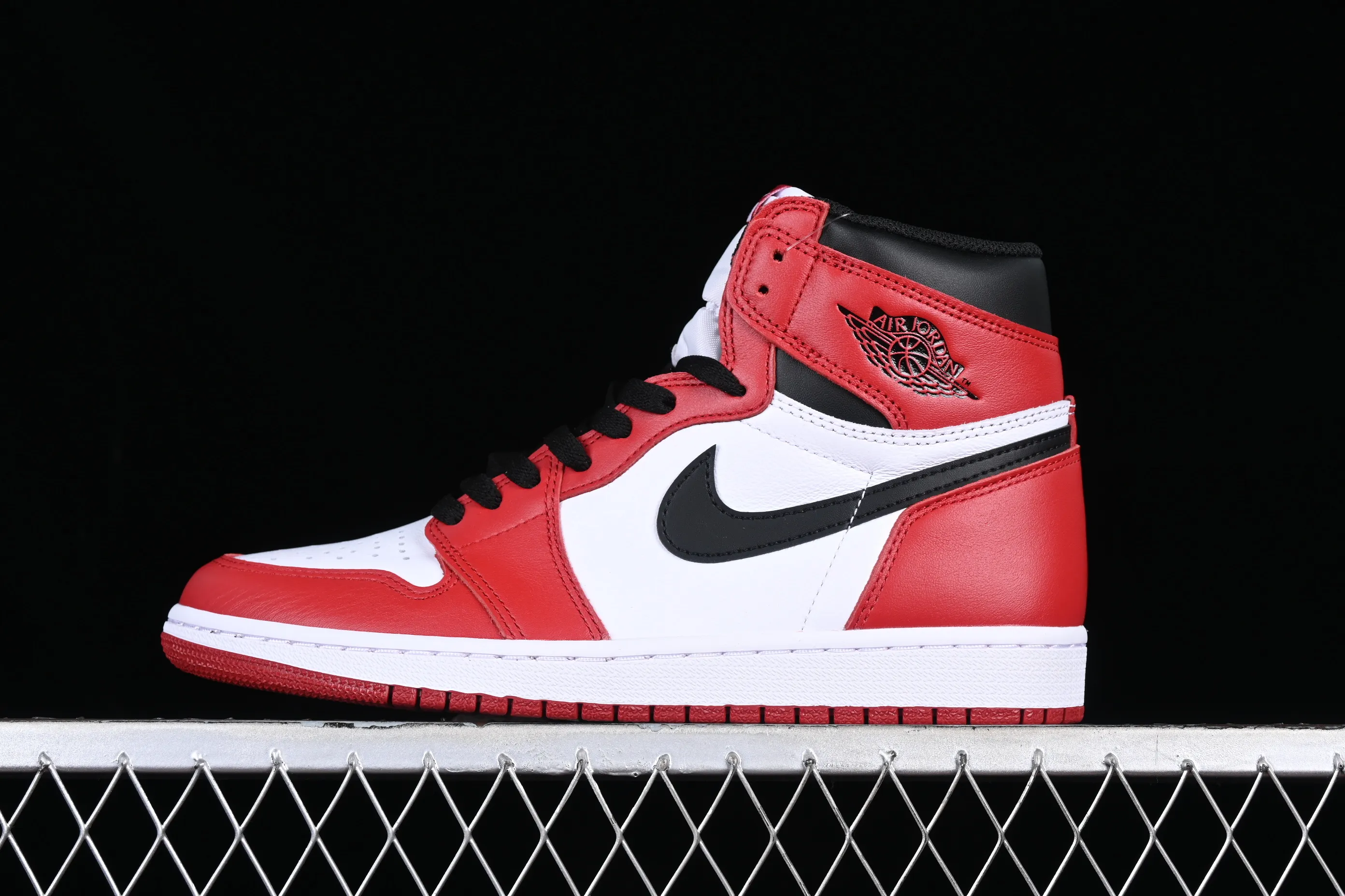 All categories Air Jordan Jordan series basketball shoes Air Jordan 1 High LJR version Air Jordan 1 OG "Chicago" AJ1 Joe 1 Chicago Bulls original color basketball shoes 555088-101